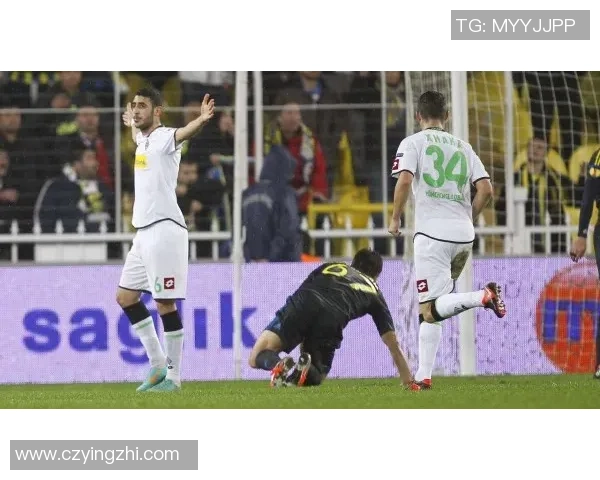 足球巨星赛场突遭围殴引发震惊各界呼吁加强球员安全保障